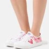Skechers Bobs B Cool X Goldcrown - Trainers - White/Red/Pink 2 Skechers Bobs B Cool X Goldcrown - Trainers - White/Red/Pink -Skechers Sales Store 3f7cb593da3b4c788ad90a3295b8183c