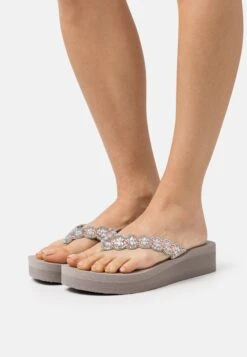 Skechers Vinyasa - T-Bar Sandals